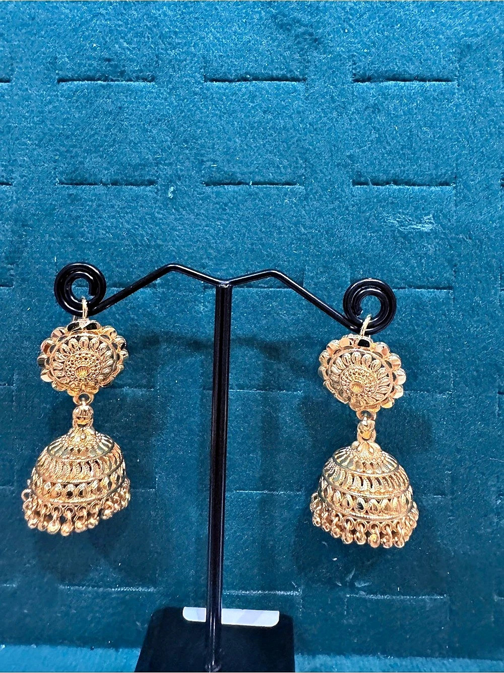 Gold plated Filigree Drop Earrings Like New